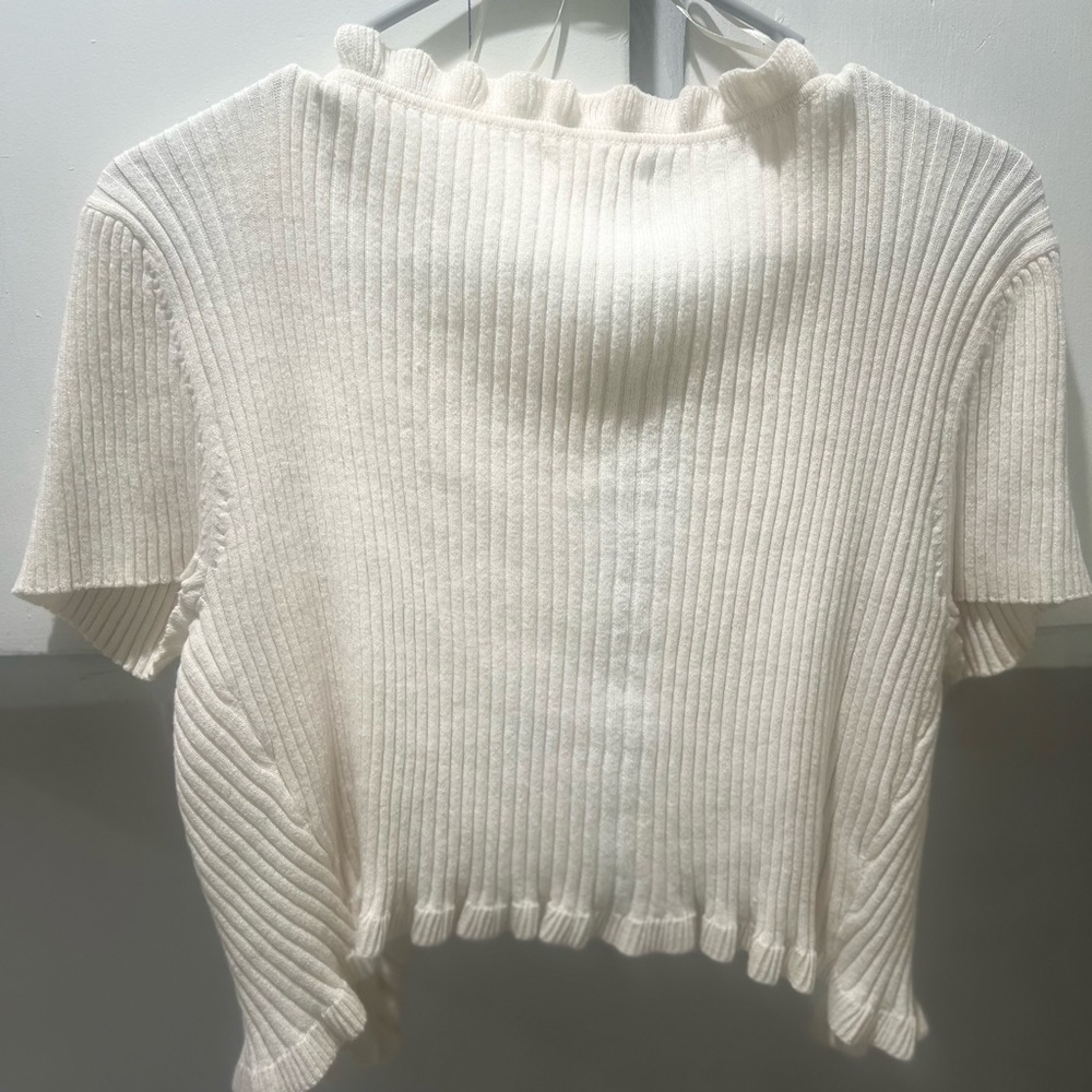 Classy crème colored cropped coverup